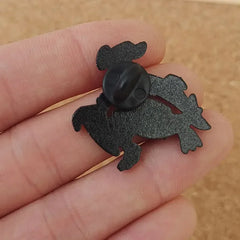 Broche de Pokémon Garchomp para mochilas, alfiler de esmalte, broche de metal para mujer, insignias, broches, accesorios de joyería. - vignette 3